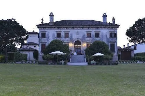 Farm stay Relais Villa Sagramoso Sacchetti Verona Italy